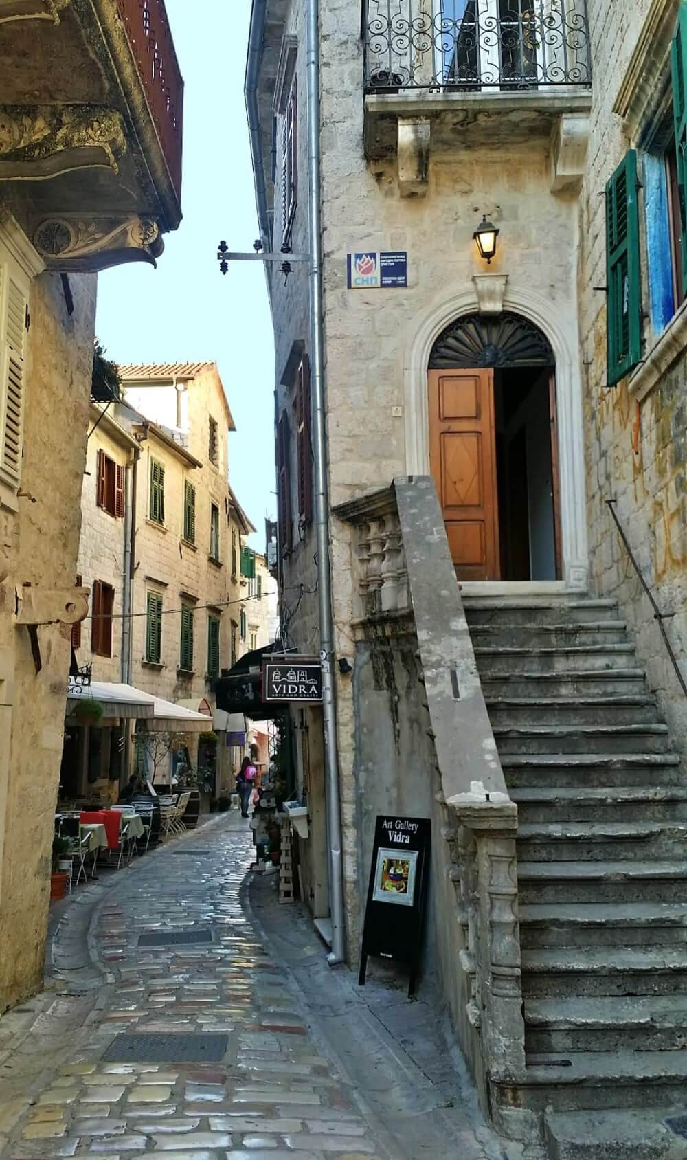Montenegro_Kotortown_streetview